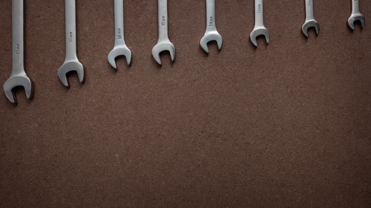 サイズごとに並んだ整備用工具